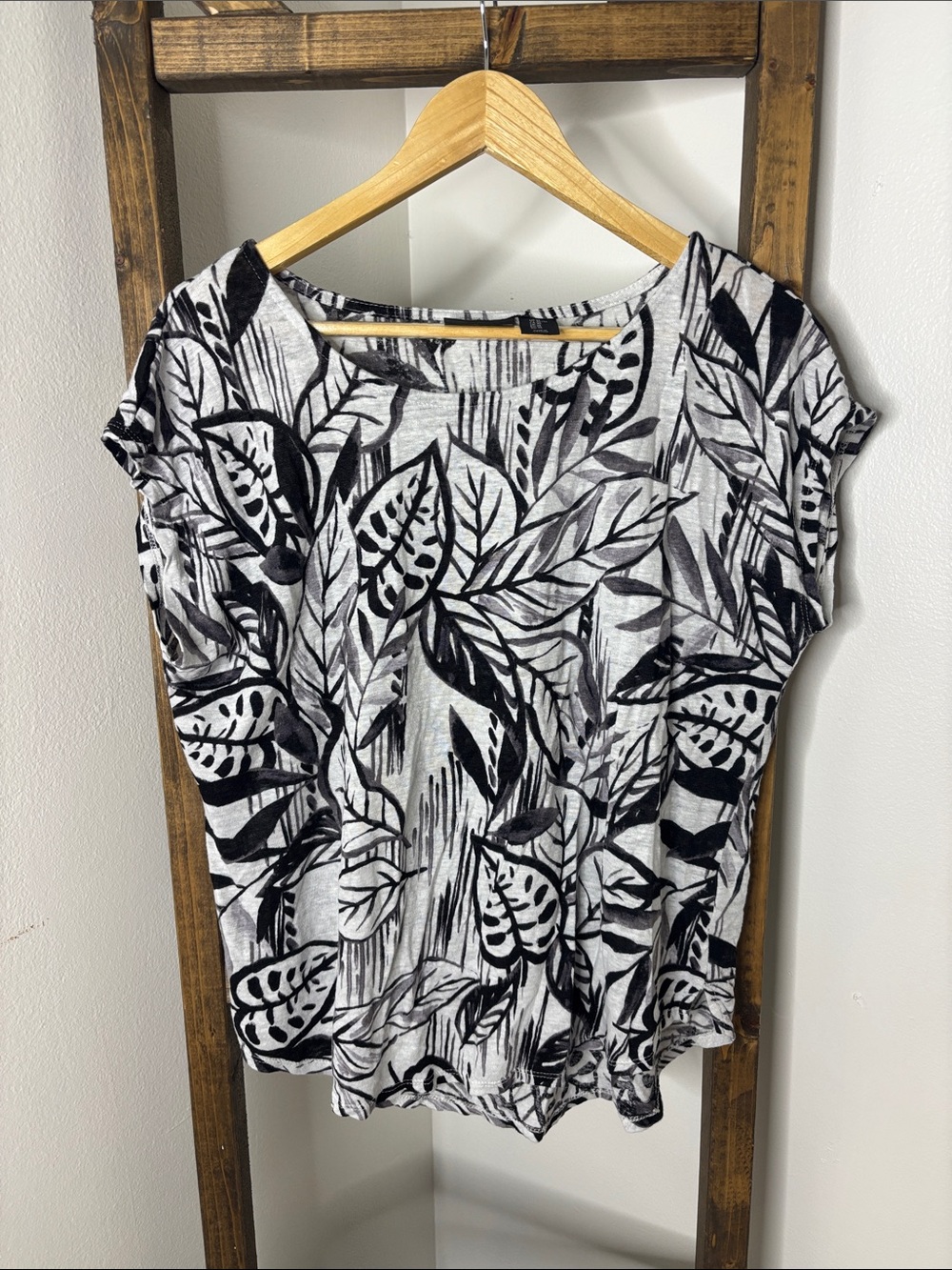 Tahari Linen Black and White Leaf Print Short Sleeve Top Size XL